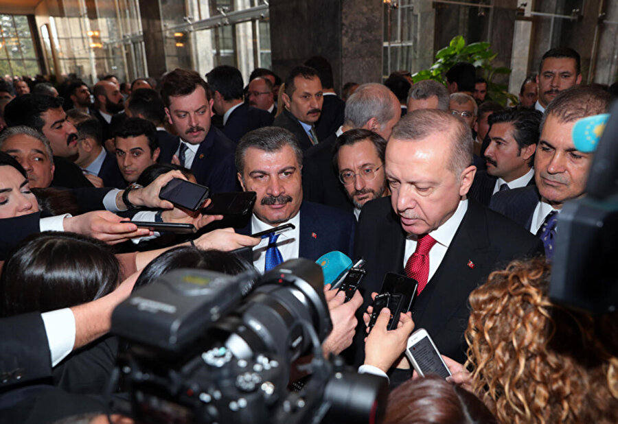 Cumhurbaşkanı Erdoğan gazetecilerin sorularını cevaplarken- Arşiv