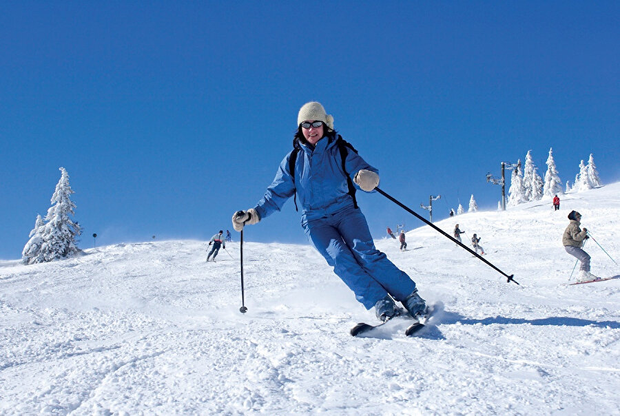 Snow Academia Kayak Okulu tarafından bilmeyene kayak eğitimi.