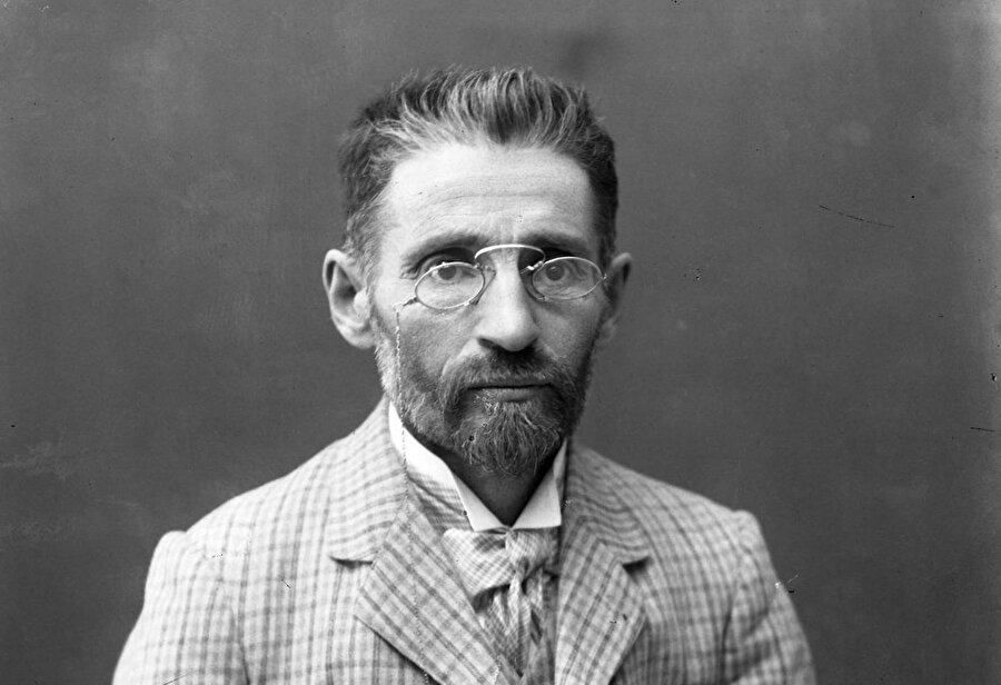 Eliezer Ben Yehuda 1922'de, Kudüs'te tüberkülozdan öldüğünde, İsrail'in kurulmasına daha 26 yıl vardı.