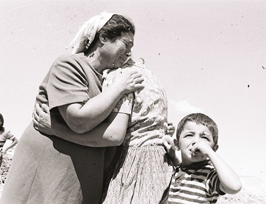 Rumlar tarafından zulüm gören bir Türk ailesi. (1963)