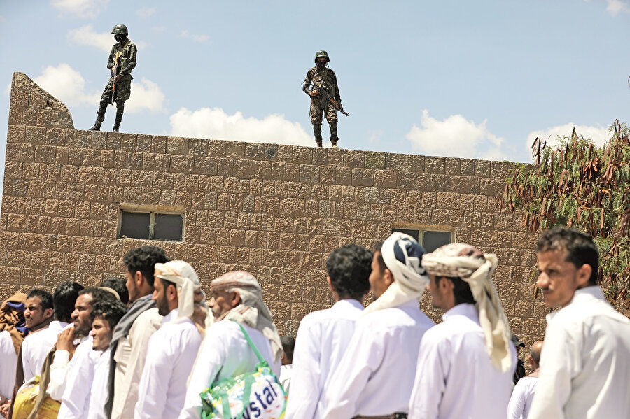 Husilerin Yemen’de insan haklarını ihlal ettikleri açıkça ortada. Kadınlara yönelik ağır suçlar işlenmeye devam ediliyor. Özgürlüklerin kısıtlanması, sistematik baskı politikaları ve sivillere yönelik ihlaller Yemen’deki birçok kadın aktivistin ülkeyi terk etmesine yol açtı. 