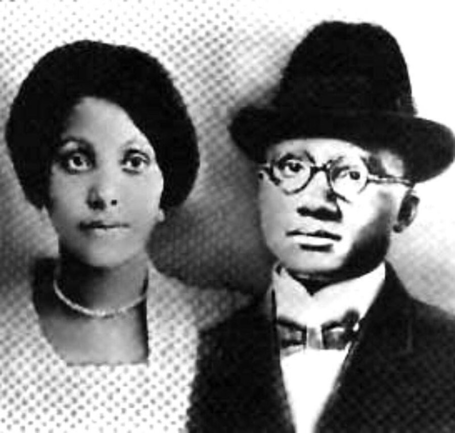 Malcolm X'in anne babası.