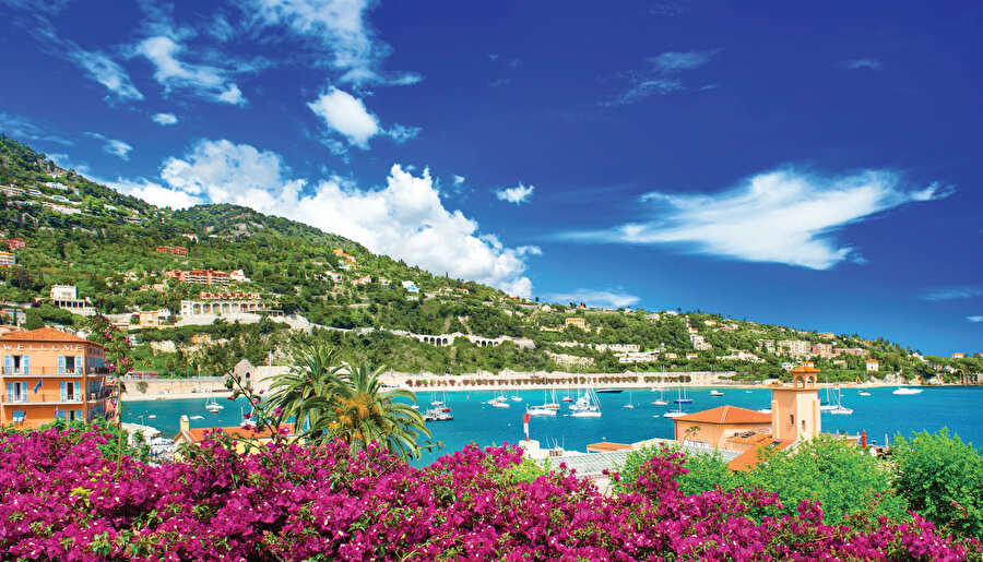 18. yüzyılda turizme açılmış olan Nice, özellikle İngilizlerin favori mekânı.