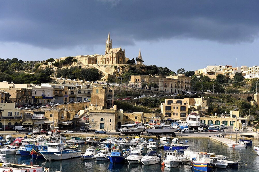 Malta Cumhuriyeti, Güney Avrupa'da, Orta Akdeniz'de yer alan, Sicilya'nın güneyindeki adalar devletidir.