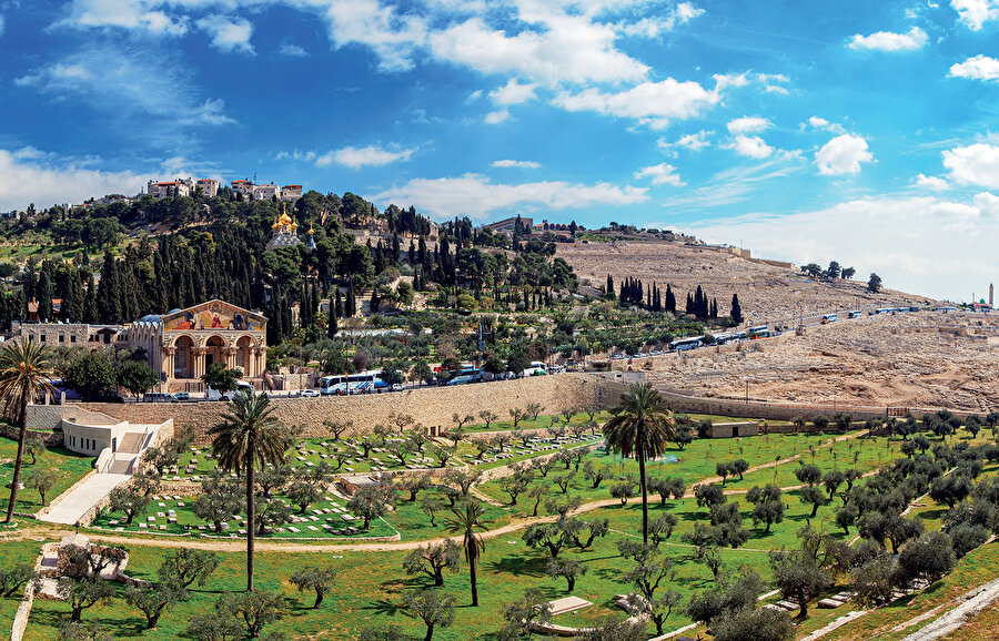 Şehrin hemen her sokağında yüzyıllar öncesine ait tarihi bir iz bulmak mümkün.