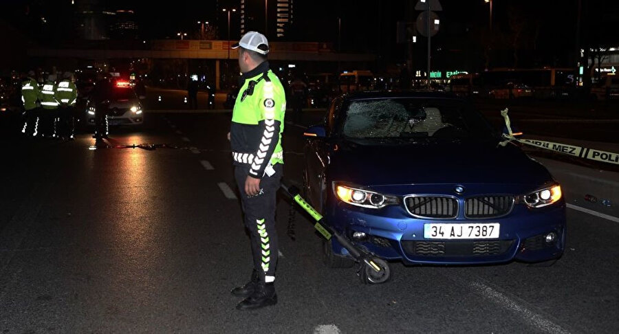 Yolun karşısına geçmeye çalışan 17 yaşındaki gence otomobil çarptı