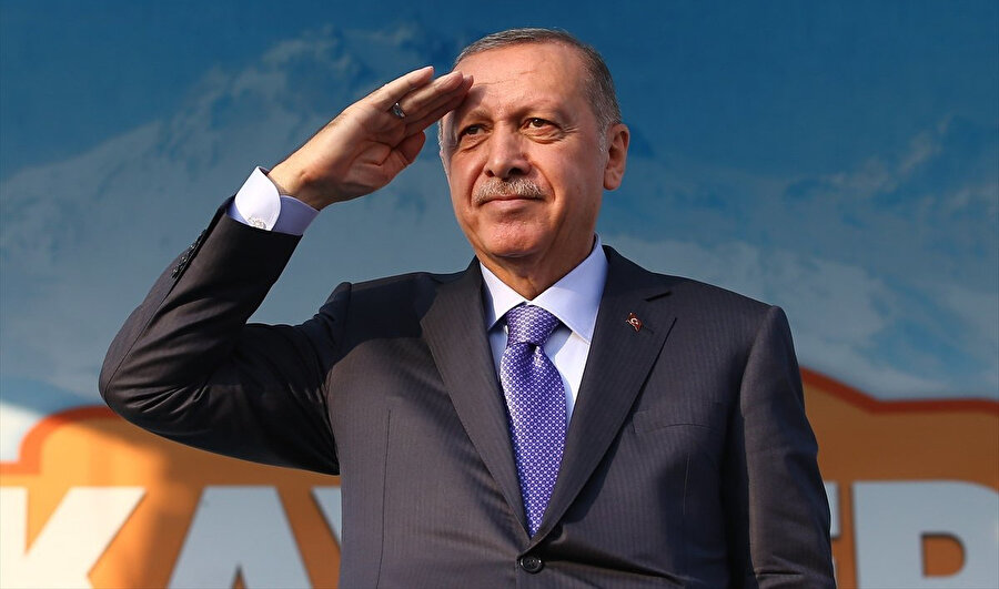 Türkiye’deki Suriyeli mültecilerle birlikte 7 farklı örneklem grubunun dâhil olduğu araştırmada katılımcılara Cumhurbaşkanı Erdoğan’ın uluslararası siyasi arenadaki imajı ile hem Türkiye hem de dünya siyasetine yaptığı katkılar soruldu.