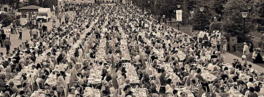 Alacakaptan, bir ailede bir çocuğun sahura kaldırılıyor olması bir anlamda artık büyüdüğünü işaret ettiğini dile getiriyor.