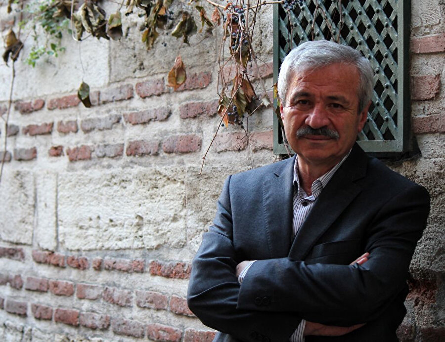 Mehmet Doğan, Ankara Üniversitesi Basın ve Yayın Yüksekokulu’ndan 1972 yılında mezun olmuştur ve bir çok yayın kuruluşunda çalışmıştır.