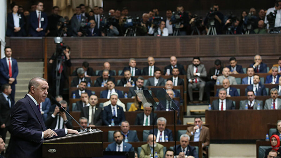 Erdoğan, uluslararası güçlerin menfaatlerine karşı kendi ülkesinin menfaatlerini ve saygınlığını tereddütsüz bir şekilde ortaya koyar.