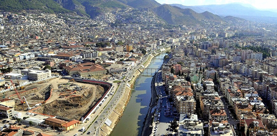 Kısa bir süre bir “devlet” statüsünde yer alan Hatay’ın “anavatan”a katılmasıyla birlikte son bulur ve kadim şehrin serüveninde yeni bir perde açılır.