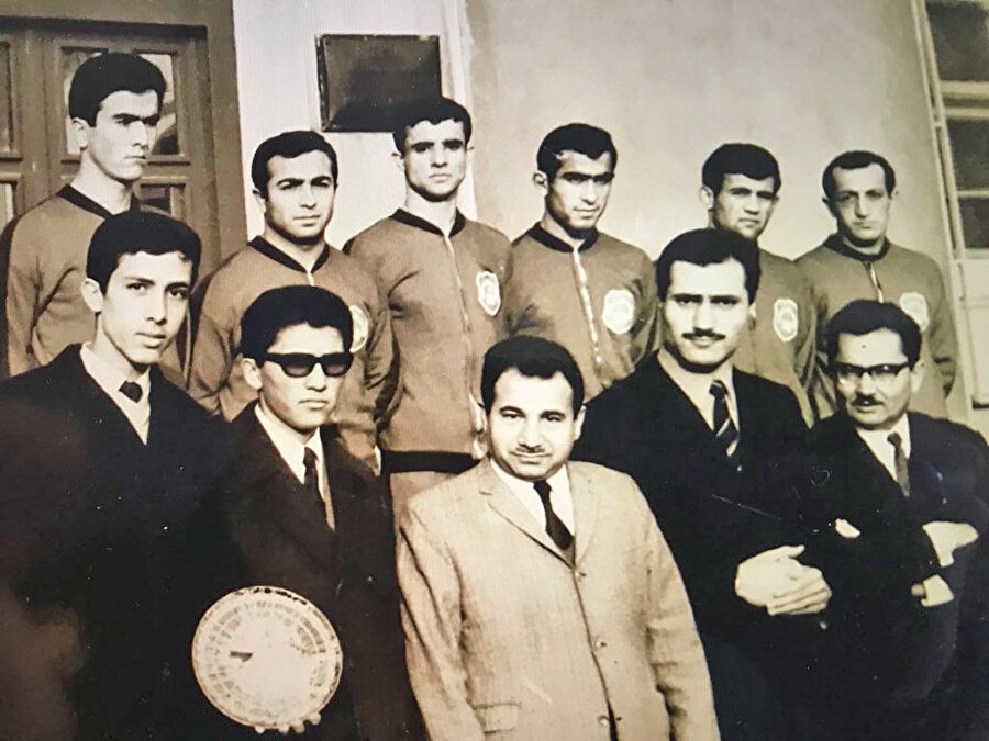 1965 yılında Kasımpaşa Piyale İlkokulu’ndan mezun olduktan sonra, bugün kendi isminin verildiği İstanbul İmam Hatip Lisesi yatılı bölümüne kaydoldu.