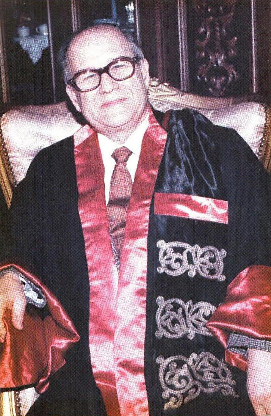 Prof. Dr. Sulhi Dönmezer 