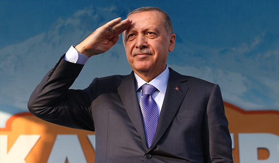 İşgal girişiminde bulunulduğu zaman halkın Erdoğan’ın yanında kümelenmesi bütün dünyanın dikkatini çekti.