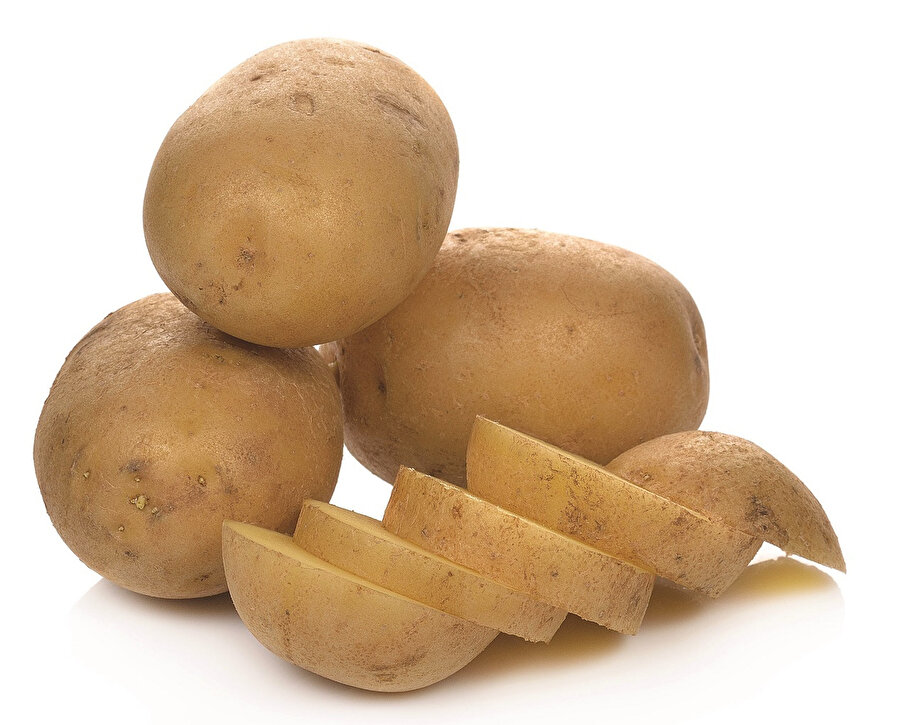  Patates seçerken etli kısmının sert ve ağır, kabuğunun ise yumuşak ve düzgün olmasına ihtimam göstermek gerekiyor.
