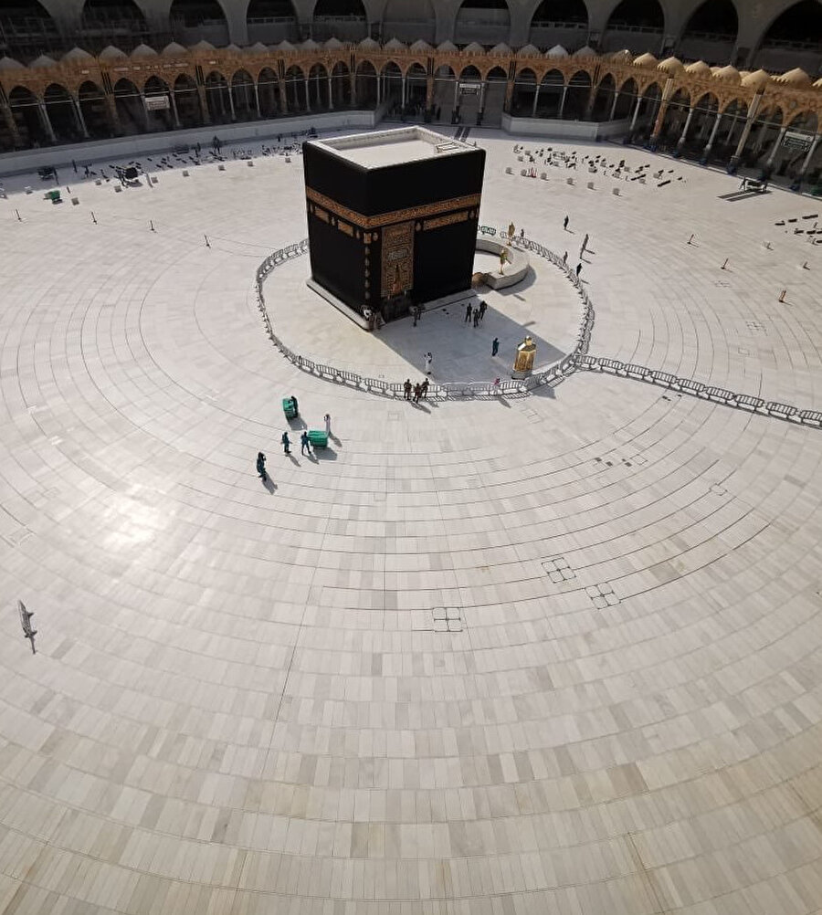 Kâbe'nin yalnız hali...