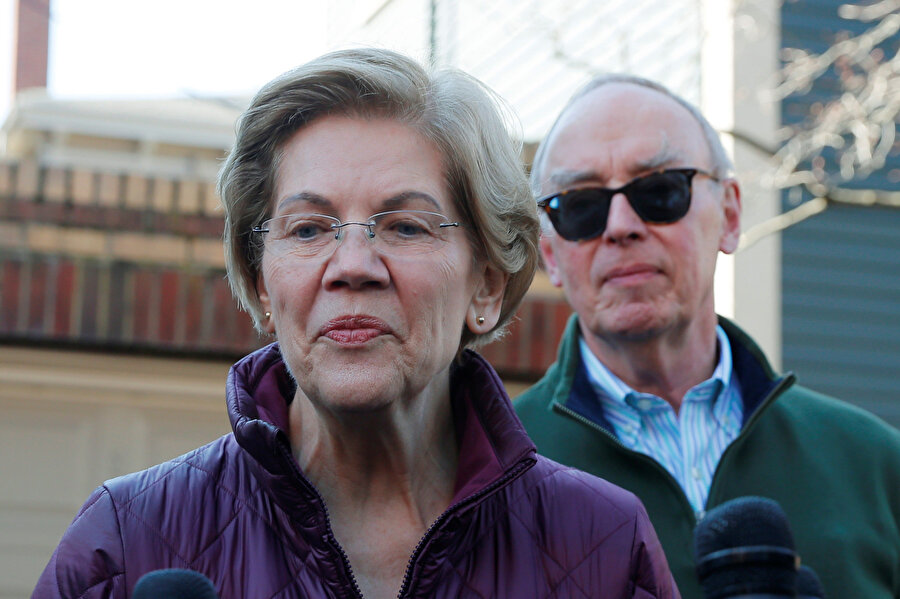 Elizabeth Warren, başkanlık yarışından çekildiğini düzenlediği basın toplantısında duyurdu