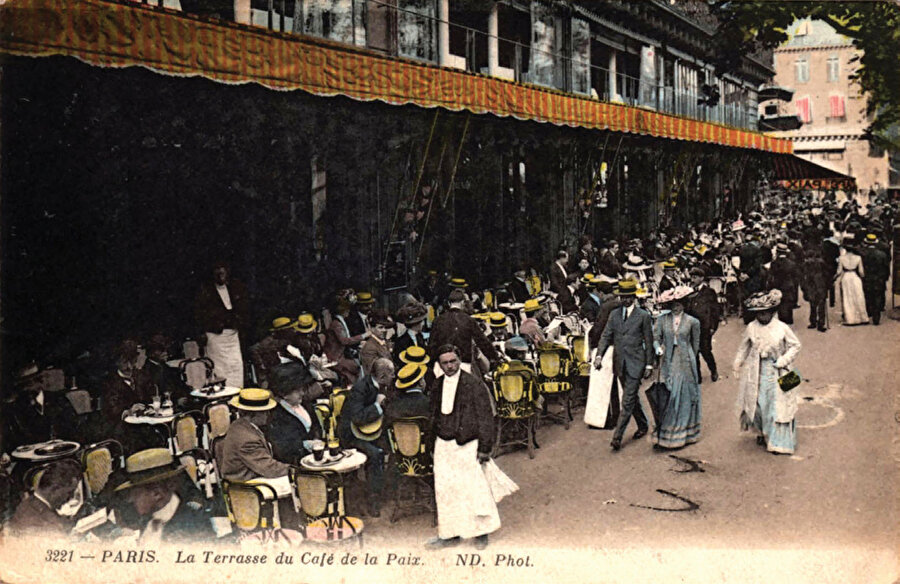 Grand Hotel de la Paix binası, kapitalizmin ve yeni burjuva toplumunun en net sembollerinden biri.