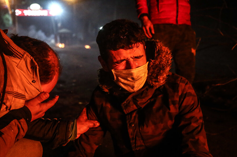 Yunanistan mültecilere tazyikli su ve gaz bombasıyla müdahale ediyor