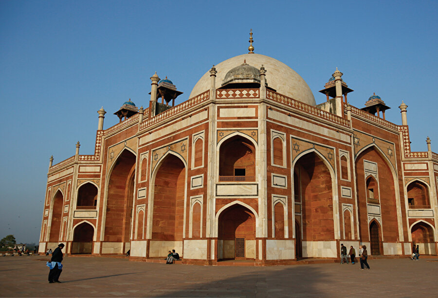 Taj Mahal’in prototipi : Hümayun Şah Türbesi Yapım Yılı: 1565 Bitiş: 1572 Mimarı: İranlı Mirek Mirza Giyas 1993 yılında UNESCO Dünya Mirası listesinde yer aldı.