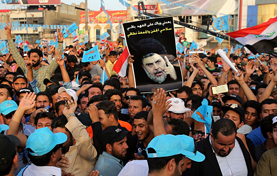 Mukteda es-Sadr'ın çağrısıyla gerçekleştiren ABD karşıtı gösteriler.