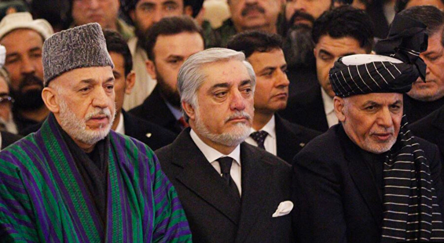 Afganistan'ın eski Cumhurbaşkanı Hamid Karzai, Abdullah Abdullah ve Eşref Gani ile bir tören sırasında.