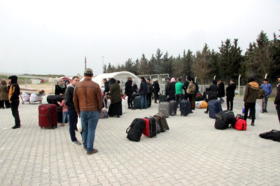 Koronavirüs nedeniyle Suriyelilerin ülkelerine geçişleri engellendi