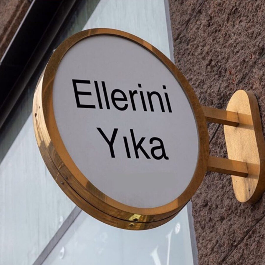 Ülkenin her köşesine asılmalı