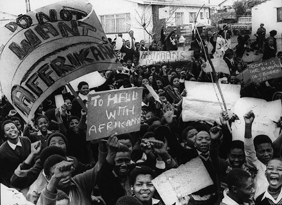 Güney Afrika’daki Soweto şehri gergin zamanlarını yaşıyordu…