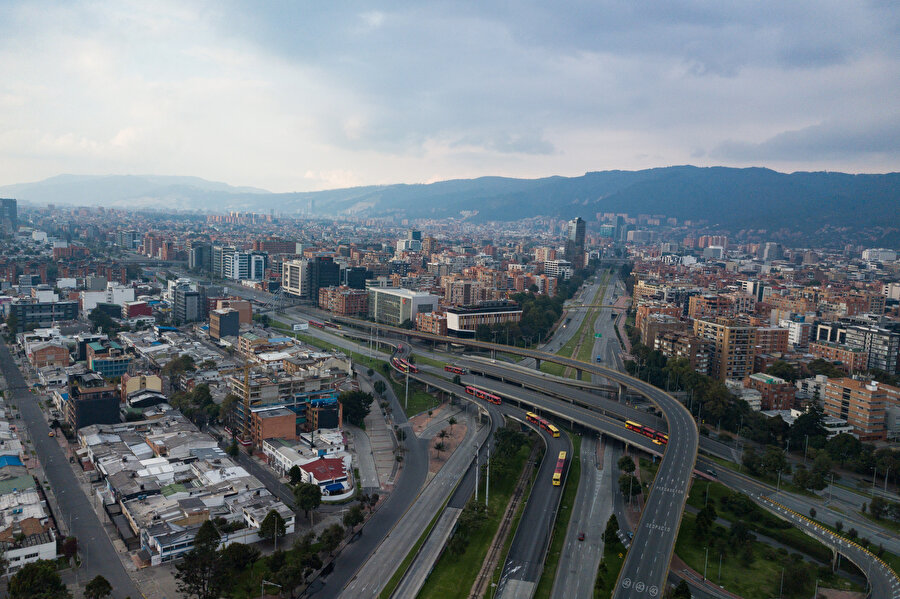 Kolombiya'nın başkenti Bogota'daki karantinanın ilk gününden bir görüntü