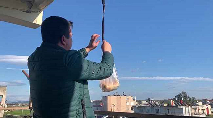 Antalya'daki vatandaş drone ile alışveriş yaparken