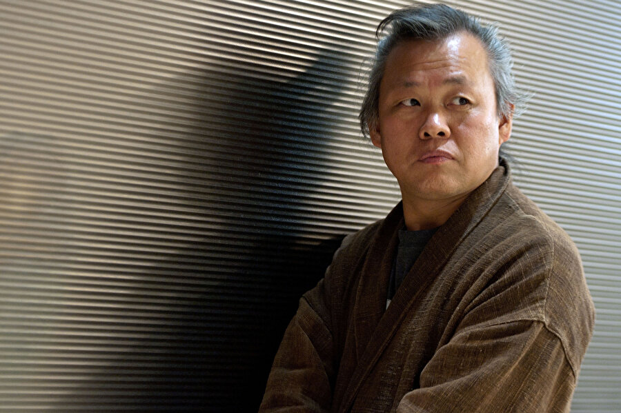 Kim Ki-duk’un uzak bir dağ köyünde geçen çocukluğu, hayal gücüne sınır çekilmesini engelleyen önemli bir merhaledir.