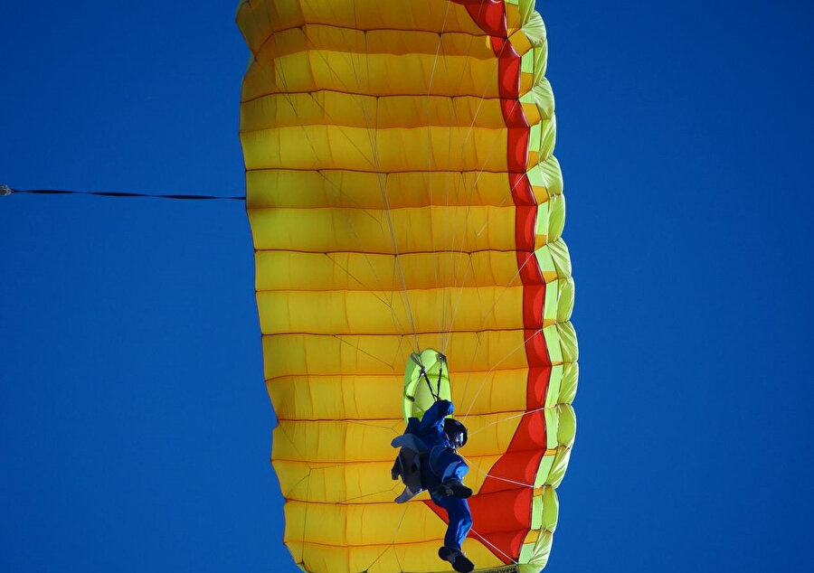 Lenormand bu buluşuna paraşüt adını verir.