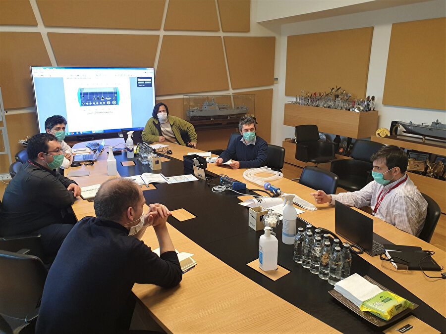 Selçuk Bayraktar yerli solunum cihazının üretimi için mühendislerle bir araya geldi