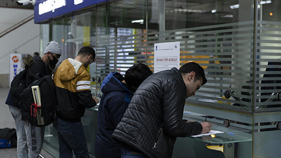 Otobüsle seyahat için İzin belgesi dolduranlar