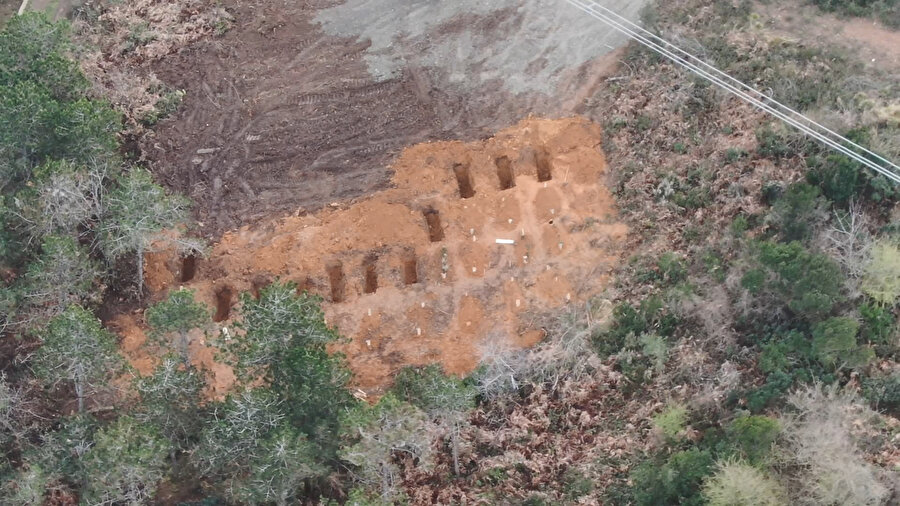 Beykoz'daki koronavirüsten ölenler için yapılan mezarlar