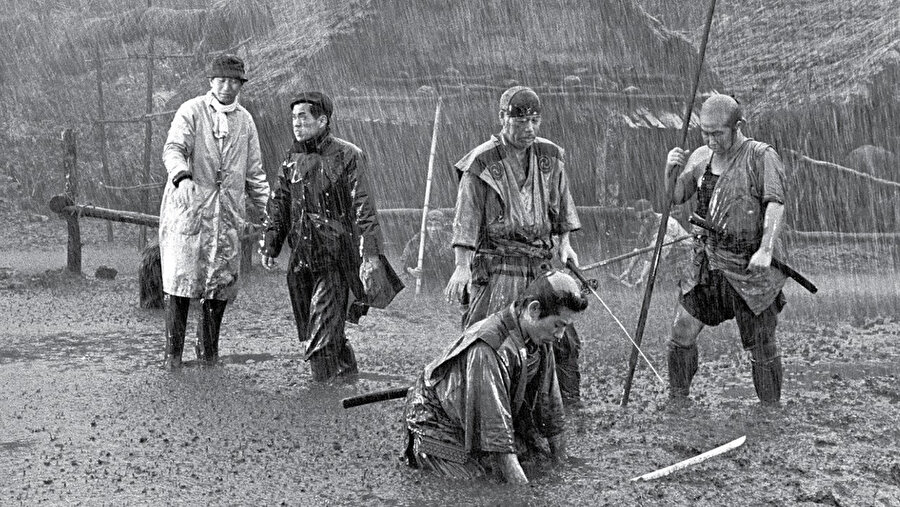 1954 yapımı Yedi Samuray Japon filmi, Akira Kurosawa’nın elinden çıkmıştır.