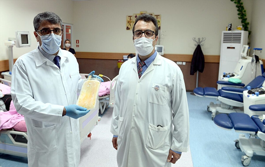 İnönü Üniversitesinde immün plazma yöntemiyle tedaviyi yapan doktorlar