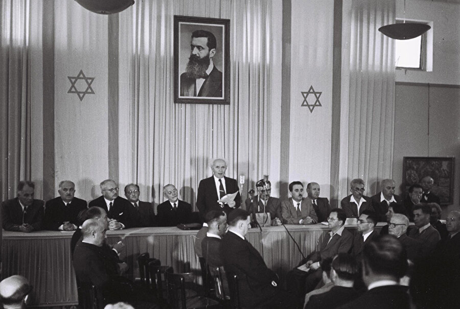 14 Mayıs 1948'te David Ben Gurion, İsrail Devleti'nin kurulduğunu ilan etti.