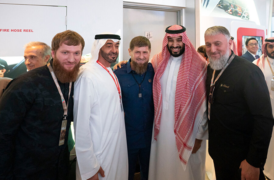 BAE Veliaht Prensi Muhammed bin Zayed, Suudi Arabistan Veliaht Prensi Selman ve Çeçenistan Cumhurbaşkanı Kadirov'la geçtiğimiz yılın Aralık ayında bir araya gelmişti