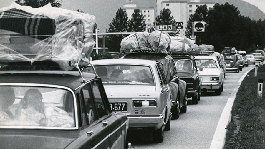  Sıla yolunun tek yolcusu Türkler değil.