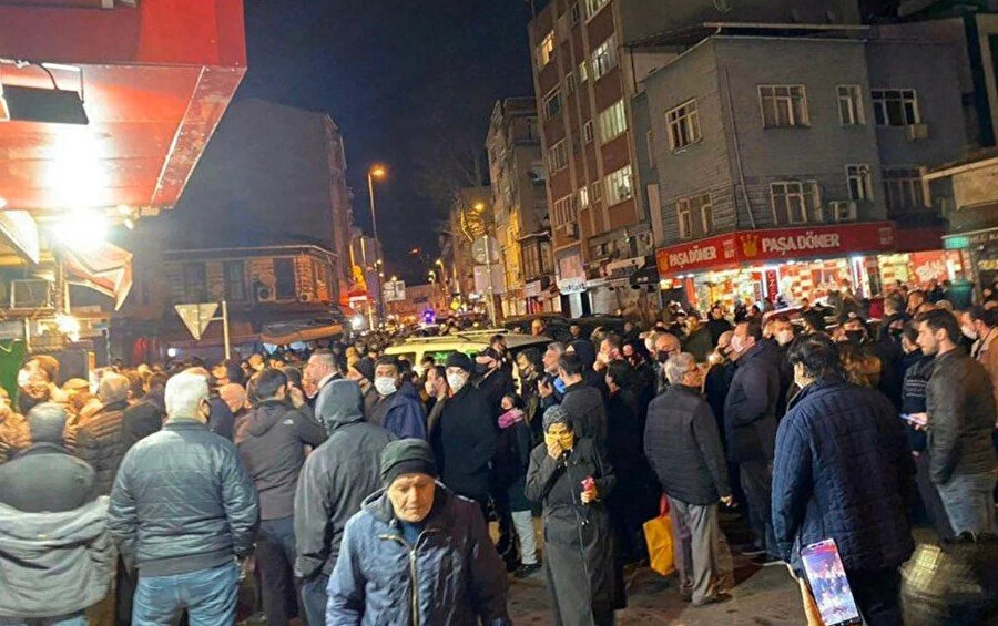 Sokağa çıkma yasağının ilan edilmesiyle vatandaşlar marketlere akın etti