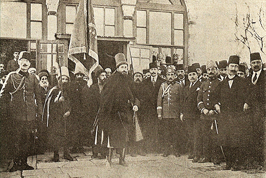 Abdülbâkî Baykara Efendi, Hasirîzâde Elif Efendi’den mesnevihanlık; İsmail Saib Sencer’den ise ilmiye icazetini almıştı.
