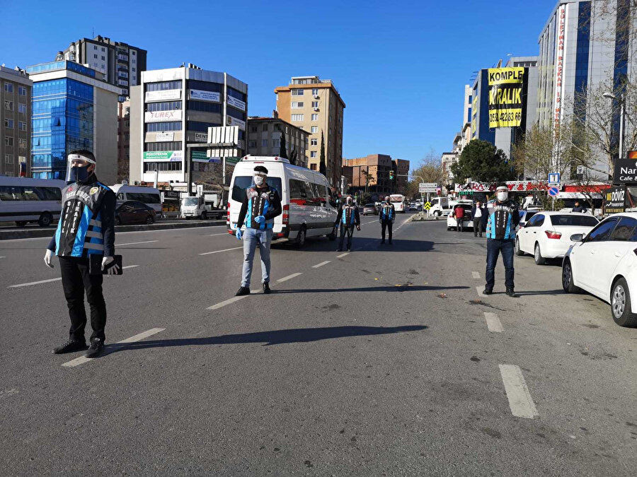 Emniyet ve Jandarma birimlerinde görevli personeller gün boyu denetimlerini sürdürdü (Kadıköy / İstanbul)