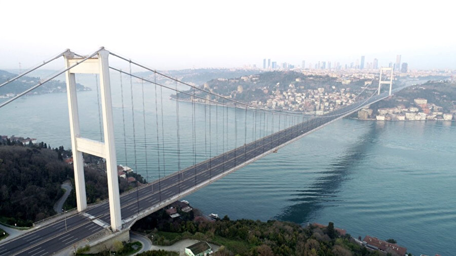 Sokağa çıkma yasağı boyunca 15 Temmuz Şehitler Köprüsü'nde trafik akışı gözlenmedi (Arşiv)