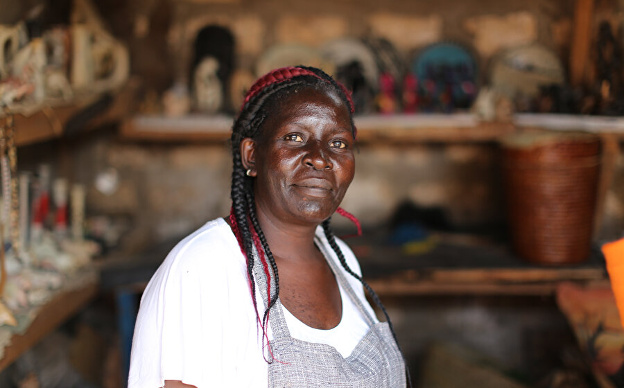 Halima, Türkiye’den geldiğimizi duyunca babasından bahsetti bize. Kenya’da annesiyle tanışıp evlenmişler, tek bildiği buydu. (Fotoğraf : Erhan İdiz)