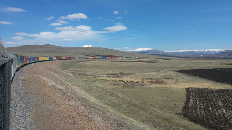 Yük treni Kars'tan Azerbaycan, Kazakistan,Türkmenistan ve Özbekistan'a hareket etti