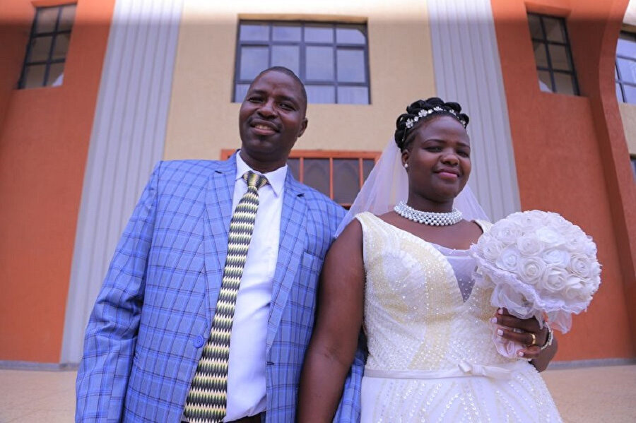 Mercy Kamusimiire ve Groom Wilson çifti