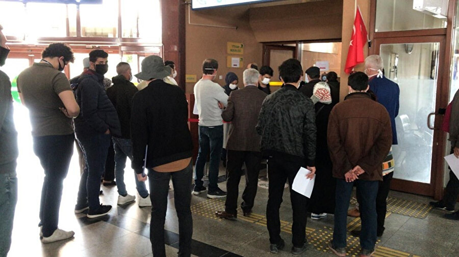 Seyahat izin belgesi almak için girilen sıra