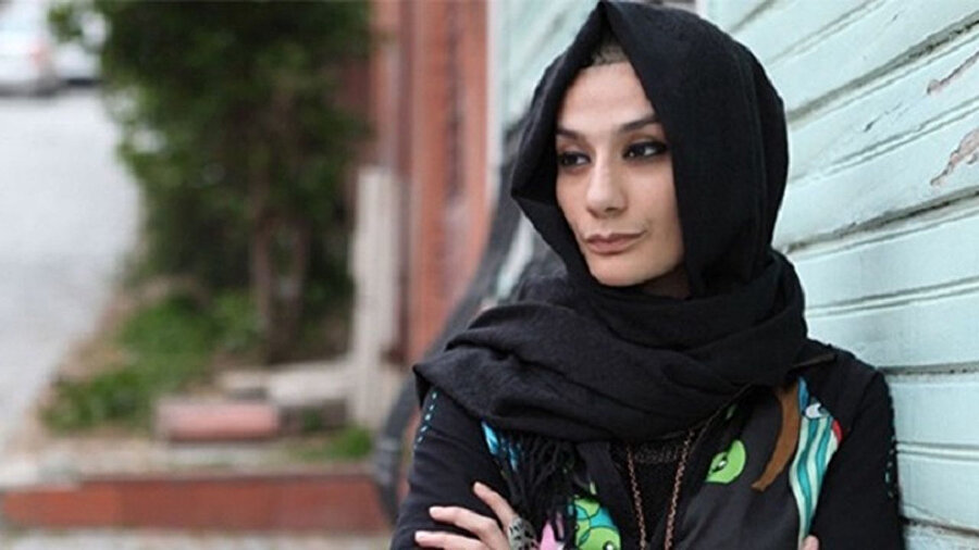 Biz, sizin dilendiklerinizin fazlasıyız. Sizin fazlalıklarınızda eksik olmanın şerefiyle yaşarız.  Bu sebeple bize çok, size zırnık yok. 